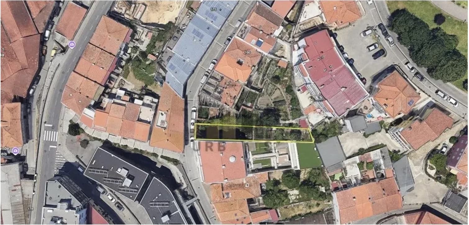 O terreno na Rua do Pilar, assinalado